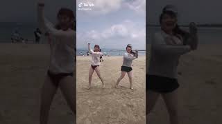 漫画みたいに揺れる乳