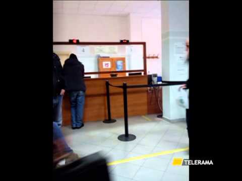 LECCE   SPORTELLI APERTI A META', ORE DI ATTESA AL CUP DEL VECCHIO FAZZI