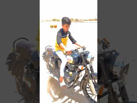 Little boy🥹| drive bullet😃|| stunt😛| royalenfield😍|| #status #royalenfield #youtubeshort #bullet