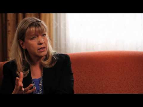 What are the symptoms of an aortic dissection?