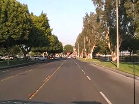 Anaheim Angels Baseball descendo a rodovia cinco para sair na gene autry way