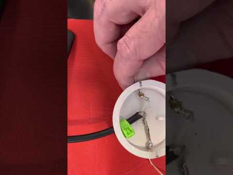 20m dipole center feed connection