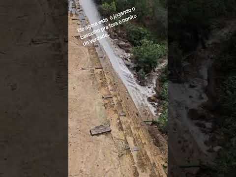Barragem da fábrica  Nassau em Fronteiras Piauí 04,03,2026 está sangrando é bonita da verde..