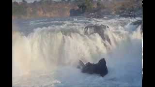 preview picture of video 'Dhuandhar Waterfall of Narmada River at Bhedaghat Jabalpur Madhya Pradesh India'