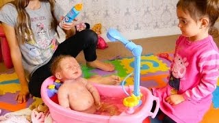 Bath time fun with Silicone Baby / Kids Playing Toy Bathtub