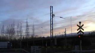 preview picture of video 'Finnish railwork train passed K.k. level crossing'
