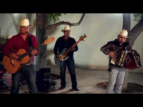 Ella es morena superiores de Nuevo León