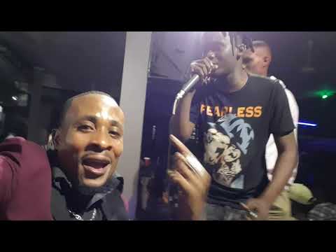 Tazama balaa la Aisha Vuvuzela akiimba singeli live na Mc soudy