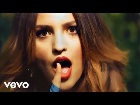 Eiza - 'Como Perro Y Gato' (HD)