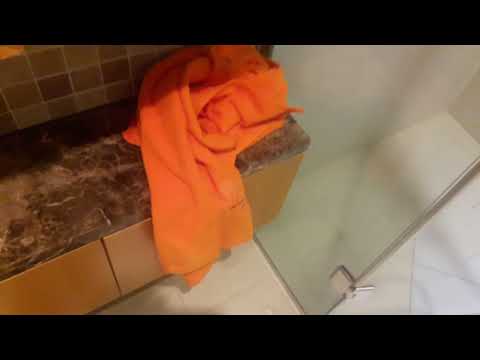 Excursão ao chuveiro no aeroporto de Incheon