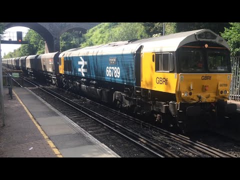 BR Large Logo 66789 GBRF ‘British Rail’ Belting Through Swanscombe With Hoppers For Grain 26/5/20