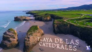 Playa de las Catedrales a vista de pájaro.