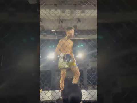 三男心、プロキックボクシングデビュー戦！3R、1分39秒三日月蹴りからの左ストレートでダウンを奪取！