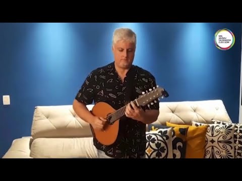 Um gostinho de Waldir Azevedo: músico Daniel Sant'Ana tocando um trech