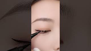 Eyeliner trick