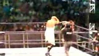 El público gritando Vito tras su derrota ante E Clipse