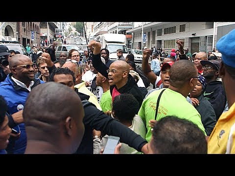 Rival groups face off as De Lille goes to court