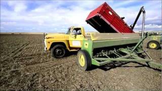 preview picture of video 'Planting Winter Wheat - Nikon D7000'