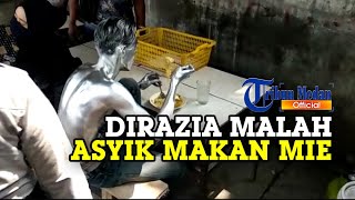 Dirazia Dinas Sosial, Manusia Silver Malah Asyik Makan Mi Instan