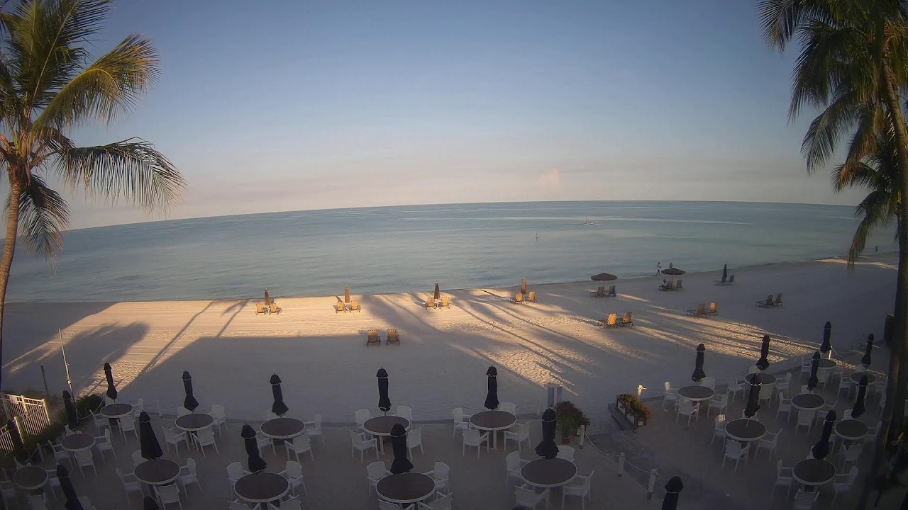Live webcam view of Camara playa de Naples en el Golfo