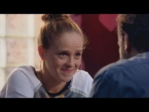 Vive cantando - Trini se marcha del barrio