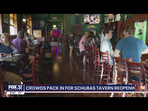 Chicago crowds pack in for Schubas Tavern reopening