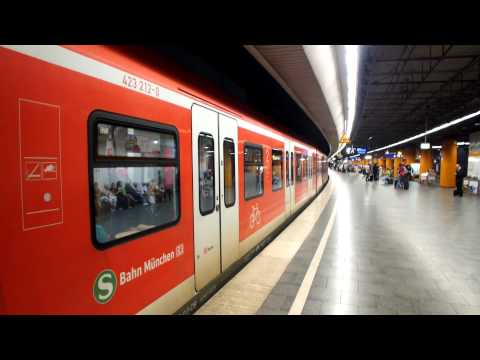 München Marienplatz ankommende und abfahrende S-Bahn (ET 423)