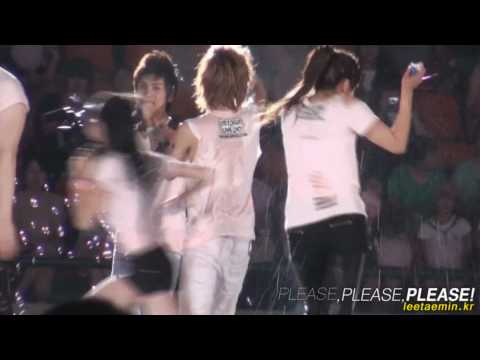 [Fancam] 100821 SHINee Taemin having fun @ SMTown Concert