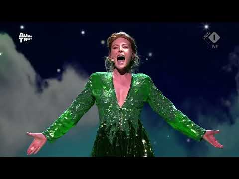 Willemijn Verkaik SLAYS Defying Gravity at the 2022 Musical Awards