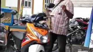 Download lagu Video Lucu wayahe Wayahe mp3