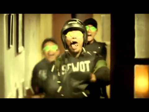 lucu bikin ngakak ( Pocong pasti berlalu )