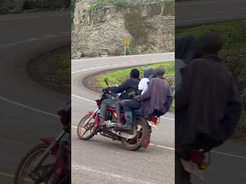 Passeios de bicicleta táxi estilo motorGp🚕 🇺🇬 #bike #shorts #short #viral #youtubeshorts #subscribe #moto