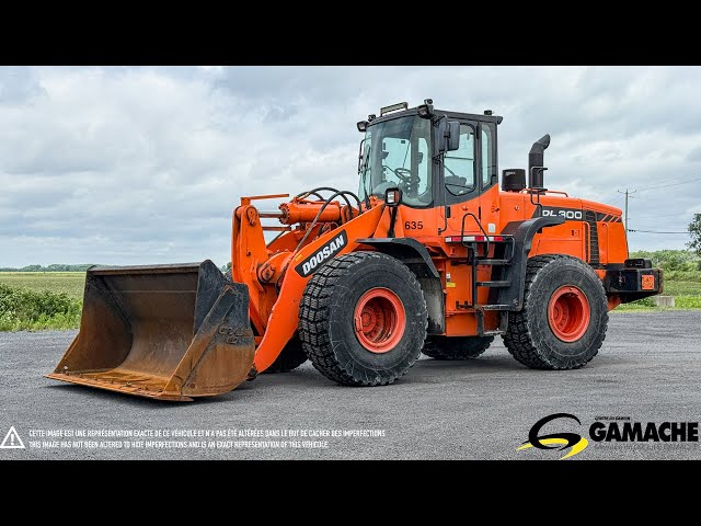 2011 DOOSAN DL300 WHEEL LOADER in Heavy Trucks in Chilliwack