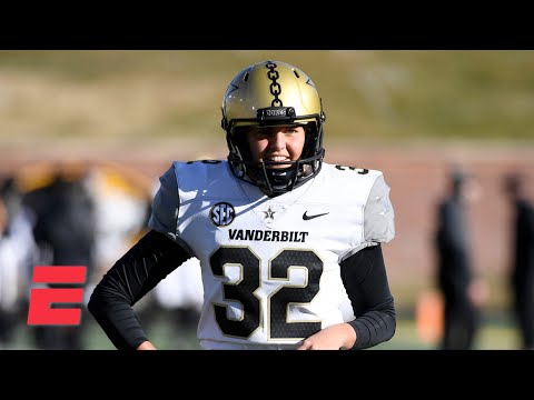 KJZ對莎拉-富勒成為第一個在5強大學橄欖球比賽中出場的女性做出反應。 (KJZ reacts to Sarah Fuller being the first woman to play in a Power 5 college football game)