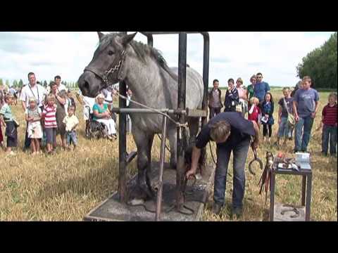 Oogst demonstratie: De smid aan het werk