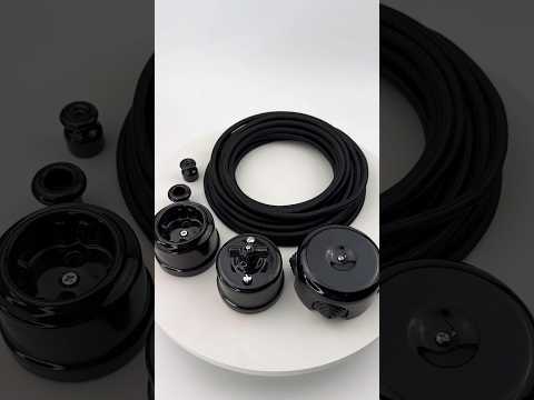 Ретро провід чорний прямий в поєднанні з керамічними вимикачами, розетками, розподільчими коробками