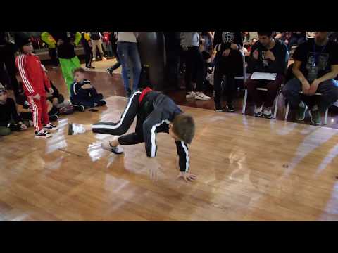 отбор до 2 лет bboy Turbo vs #2002 - брейкданс батл WINTER WARS 2020
