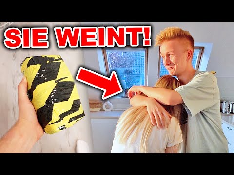 Sie fängt PLÖTZLICH an zu WEINEN! 😭