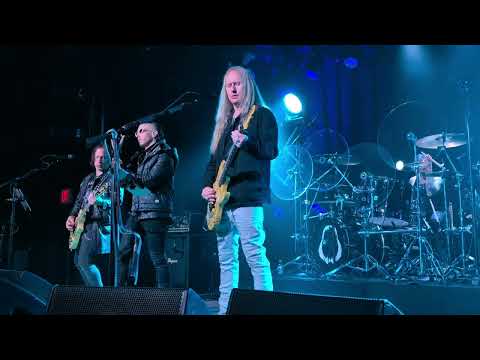Jerry Cantrell performs Vilified in Portland, OR on 03/08/25