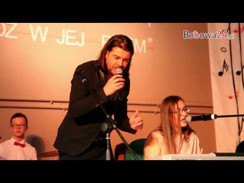 Bobowa24.pl - Tomasz Szczepanik zaśpiewał z uczniami gminy Bobowa
