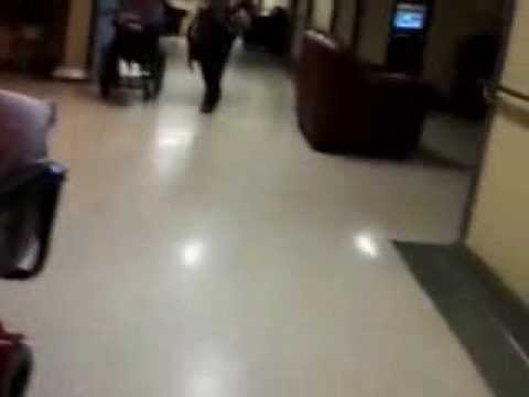 Promenade en chaise électrique 2 café