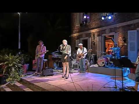 Sys Bjerre synger Søs Fenger -  Toppen Af Poppen 2011