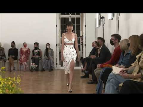 [Morph] Youn Bomi NFW 22SS CAROLINA HERRERA