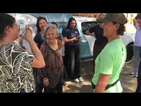 Vacinação de animais na Getúlio Vargas!  Parabéns as Protetoras! Minduri Mg!