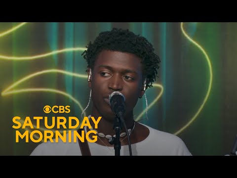 Saturday Sessions: Mon Rovîa performs "Heavy Foot"