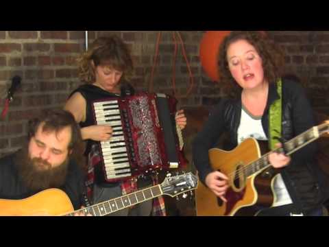 Maura Rogers & The Bellows: Battle Cry
