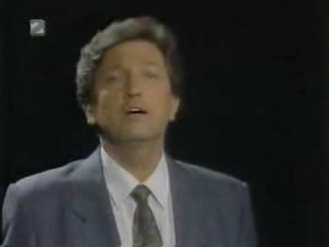 Vice Vukov - Klinček stoji pod oblokom - Mura, Mura