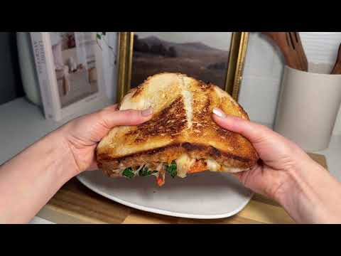 How to make the PERFECT GRILLED CHEESE SANDWICH!! (Recipe is in the description)