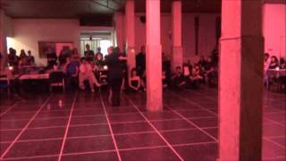 CRISTINA SOSA  Y DANIEL NACUCCHIO BAILANDO LA MILONGA JULIAN CENTEYA EN FLOREAL MILONGA