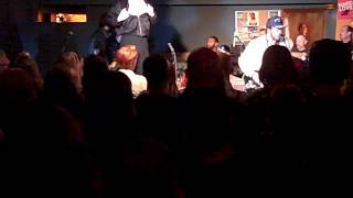 Low Cut Connie -- Shake It Little Tina